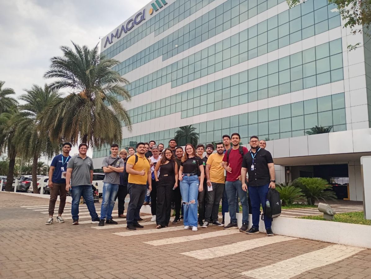 Alunos de Agrocomputação da Fatec realizam visita técnica à Amaggi