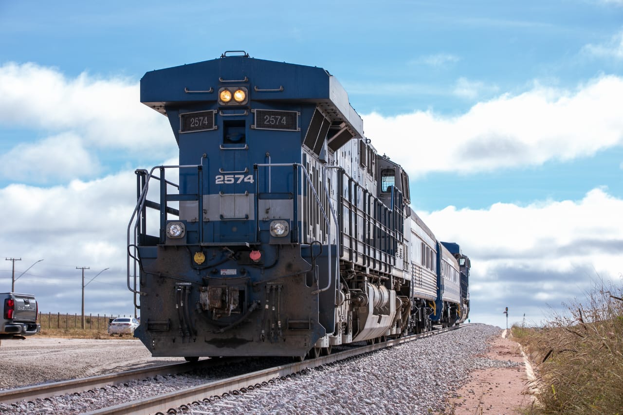 inauguração ferrovia rumo