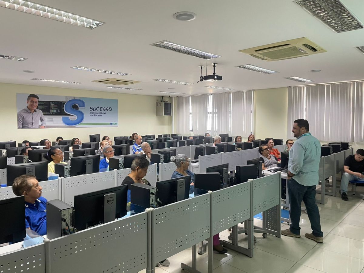 Projeto Educação Tecnológica 60+ forma nova turma e conecta gerações por meio da tecnologia